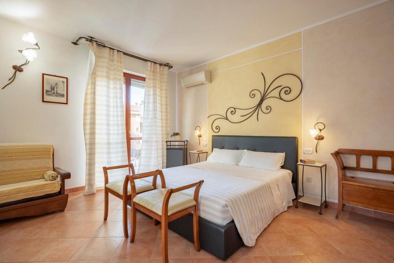 Lola Piccolo Hotel E Appartamenti มารีนาดีกรอซเซโต ภายนอก รูปภาพ