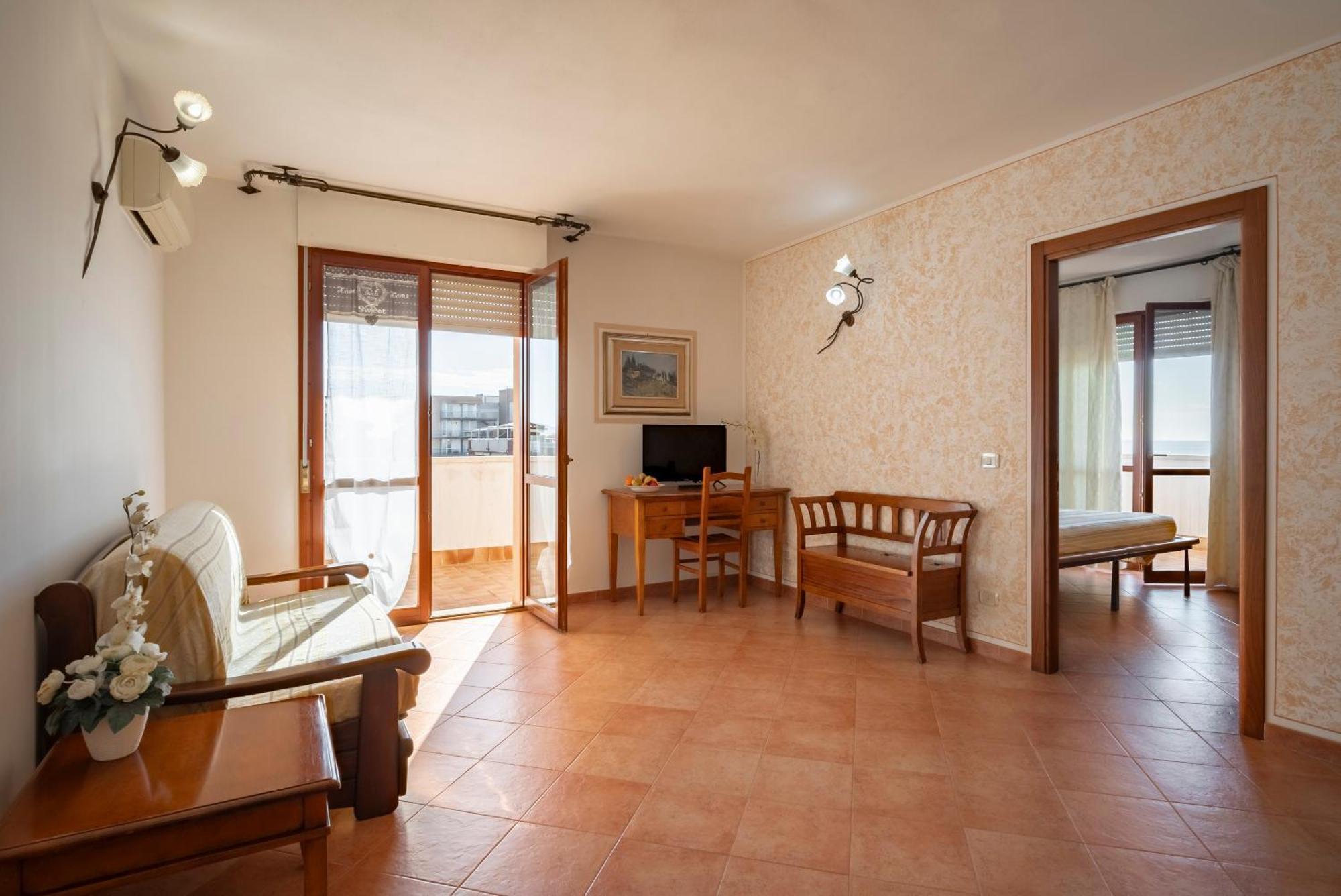 Lola Piccolo Hotel E Appartamenti มารีนาดีกรอซเซโต ภายนอก รูปภาพ