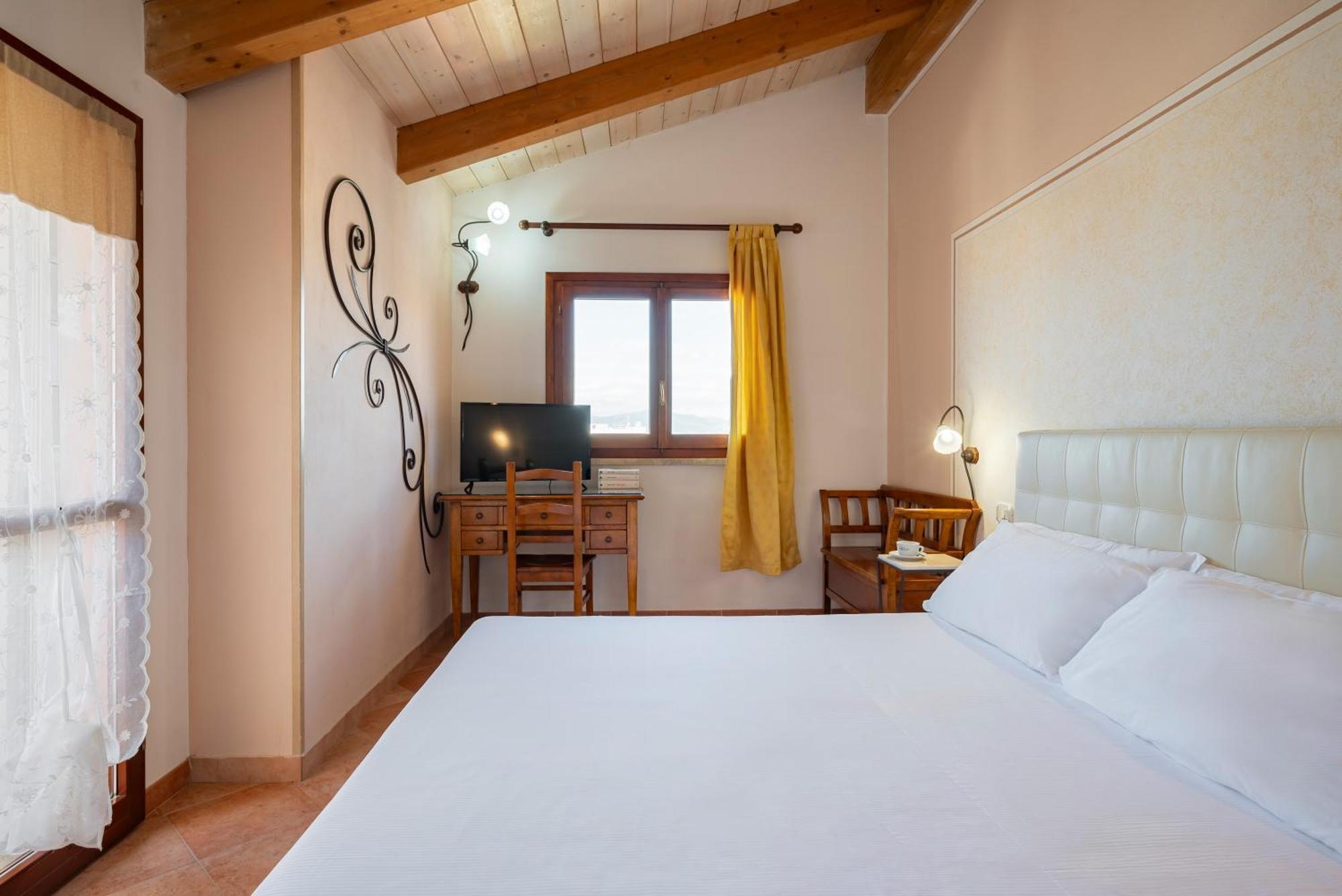 Lola Piccolo Hotel E Appartamenti มารีนาดีกรอซเซโต ภายนอก รูปภาพ