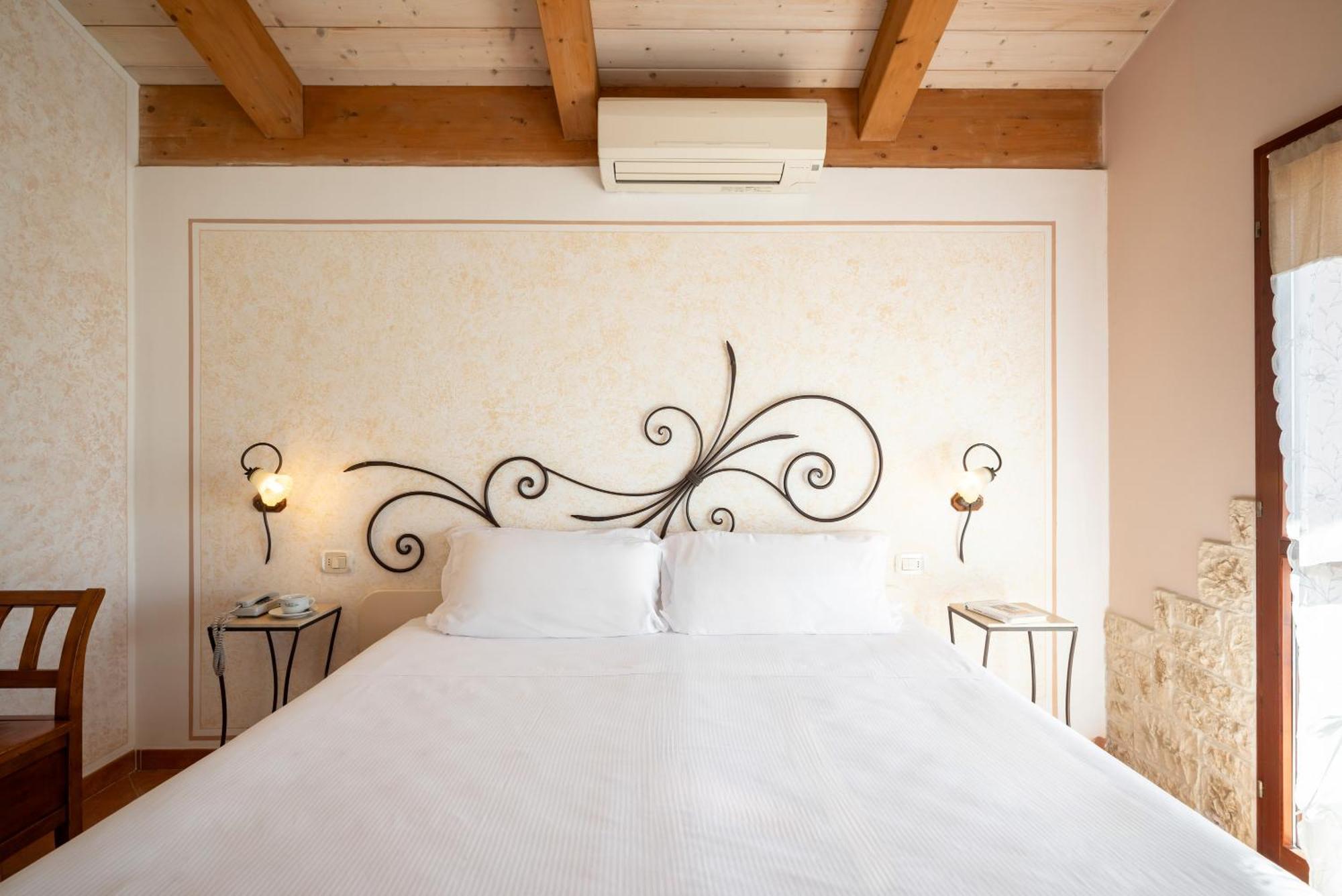 Lola Piccolo Hotel E Appartamenti มารีนาดีกรอซเซโต ภายนอก รูปภาพ