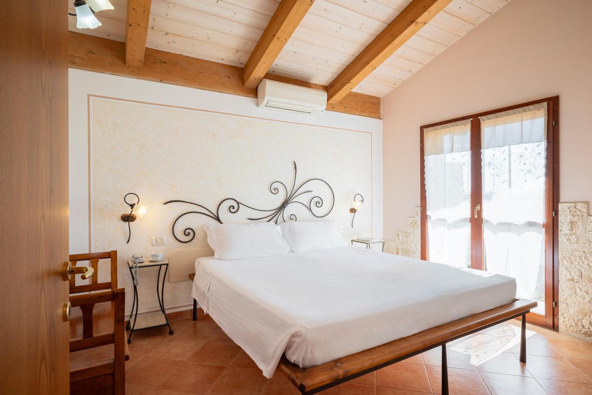 Lola Piccolo Hotel E Appartamenti มารีนาดีกรอซเซโต ภายนอก รูปภาพ
