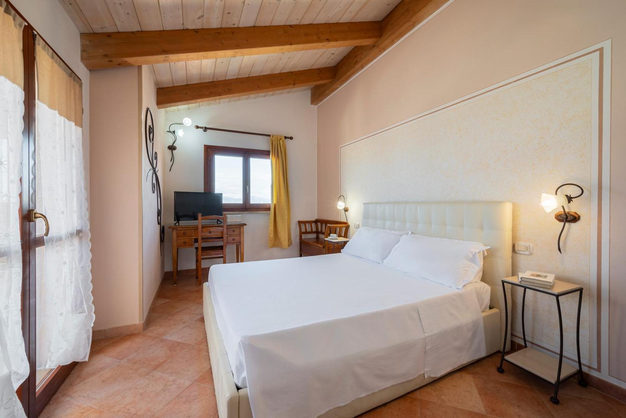 Lola Piccolo Hotel E Appartamenti มารีนาดีกรอซเซโต ภายนอก รูปภาพ