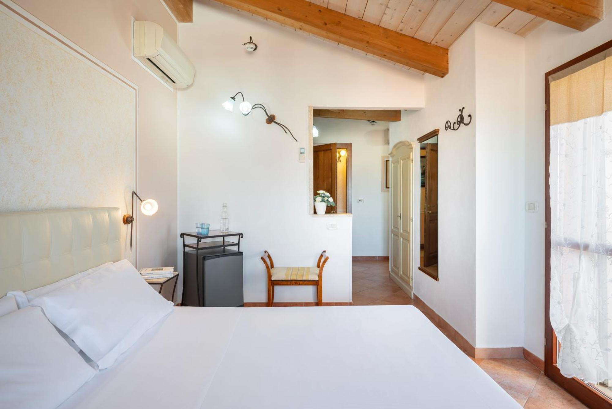 Lola Piccolo Hotel E Appartamenti มารีนาดีกรอซเซโต ภายนอก รูปภาพ