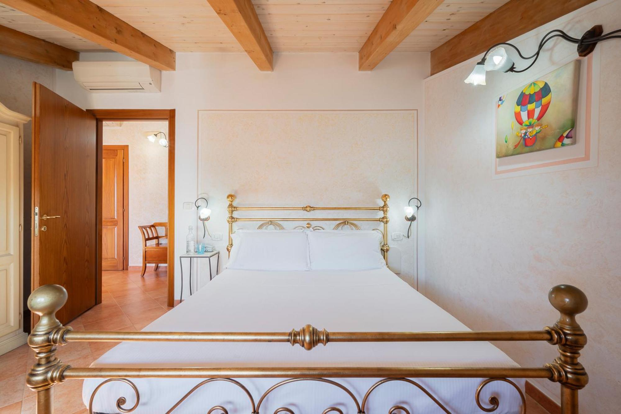 Lola Piccolo Hotel E Appartamenti มารีนาดีกรอซเซโต ภายนอก รูปภาพ