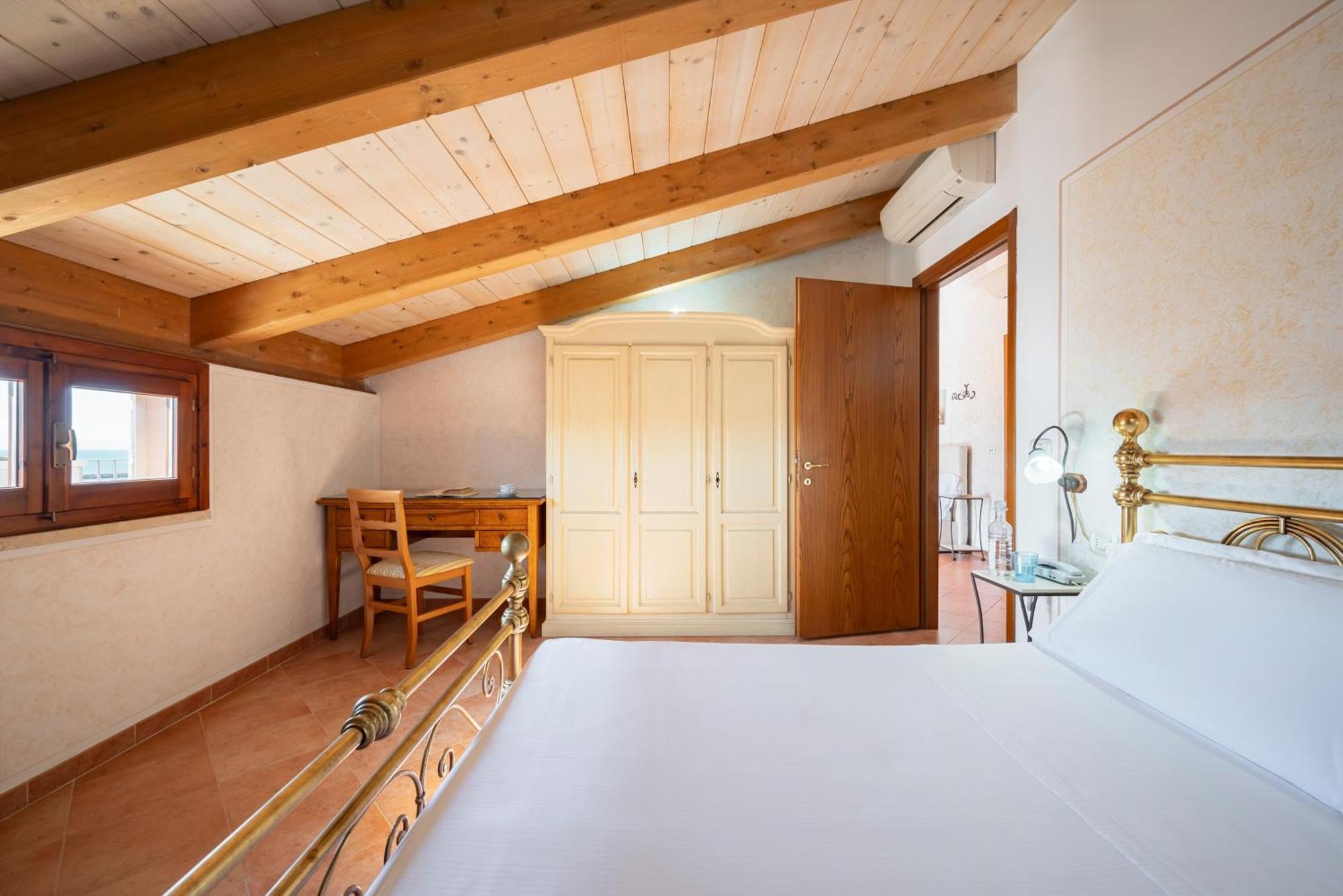 Lola Piccolo Hotel E Appartamenti มารีนาดีกรอซเซโต ภายนอก รูปภาพ